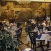Wandgestaltung im Restaurant „Tivoli“ in Sandton, Johannesburg.
